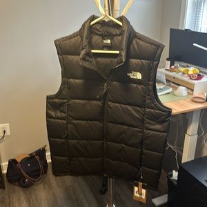 Men’s north face puffer vest WITH TAGS